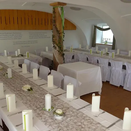 Stiftsgasthof Penzion Hochburg-Ach